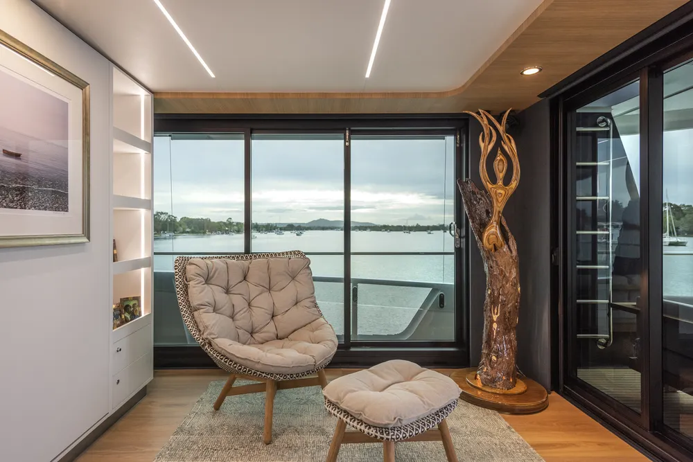 Interior reading nook view of a houseboat built by Mason Marine Industries